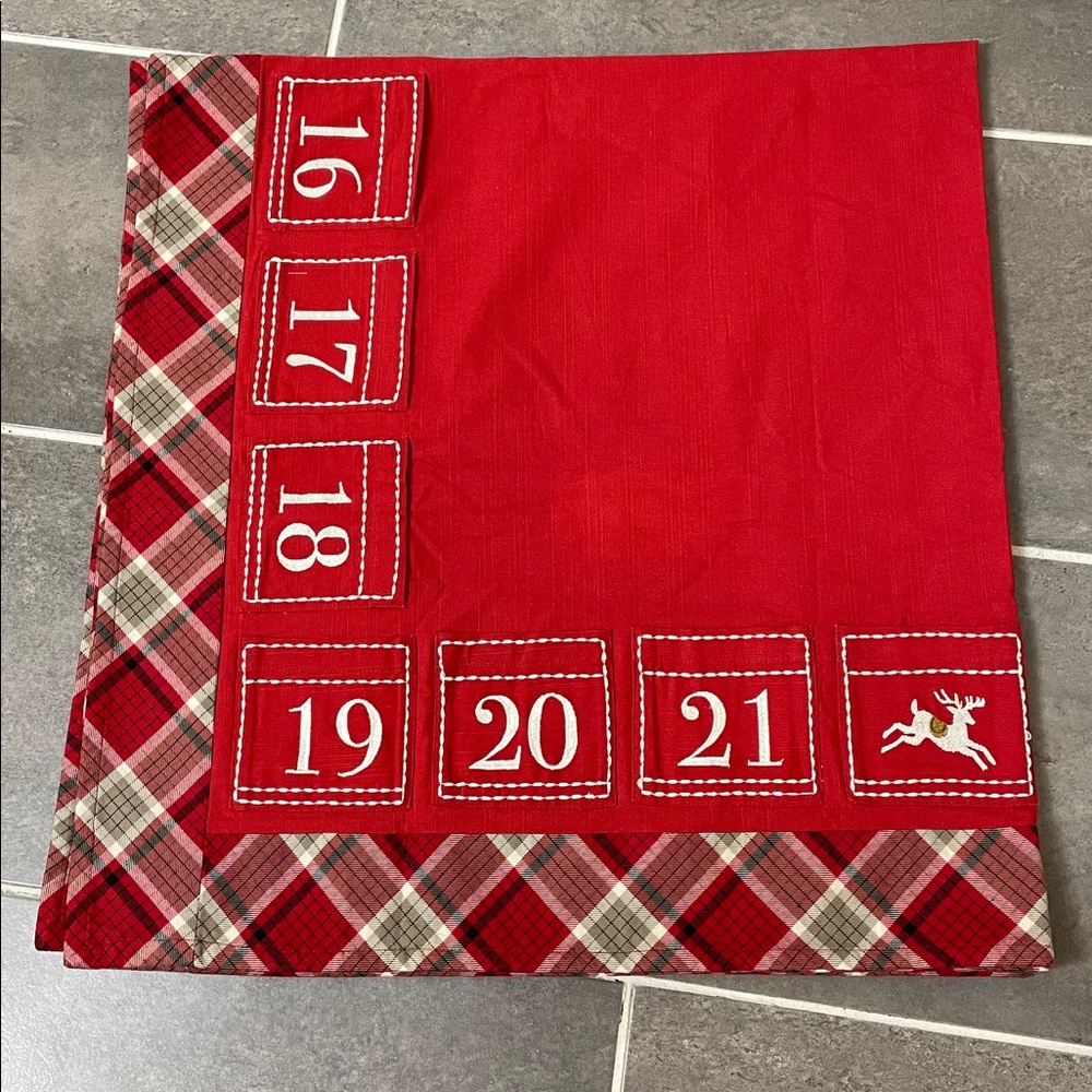 Pottery Barn ADVENT CALENDAR TABLE THROW - Picture 7 of 9